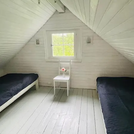 Den Lilla Roeda Stugan Kirjala