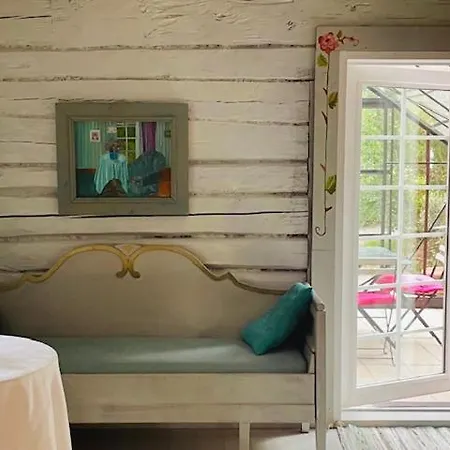 Semesterbostad Den Lilla Röda Stugan Kirjala