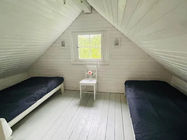 Den Lilla Roeda Stugan Kirjala