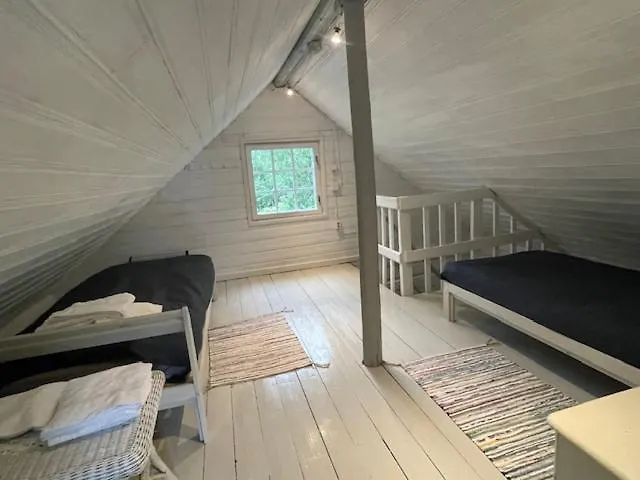 Den Lilla Roeda Stugan Kirjala